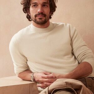 100% Cashmere Banana Republic Crew-Neck Sweater in off white